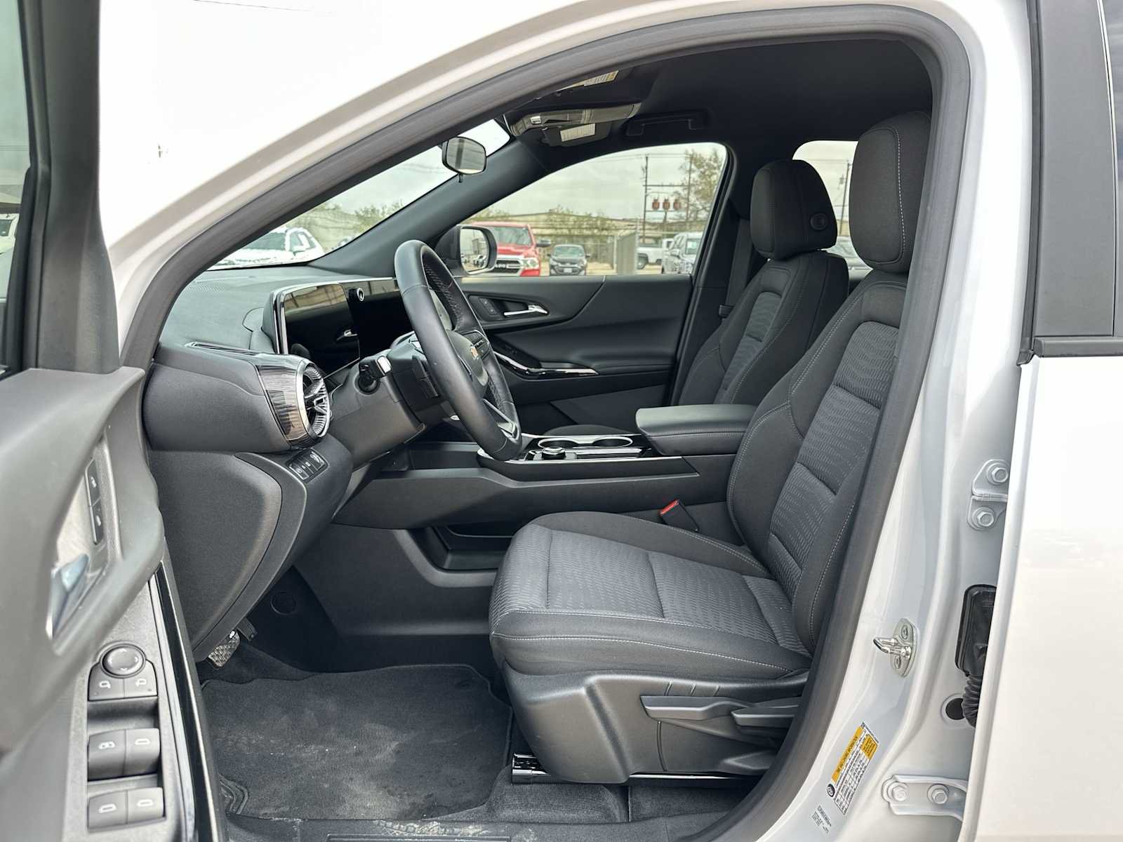 Used 2026 Chevrolet Equinox LT FWD image 10