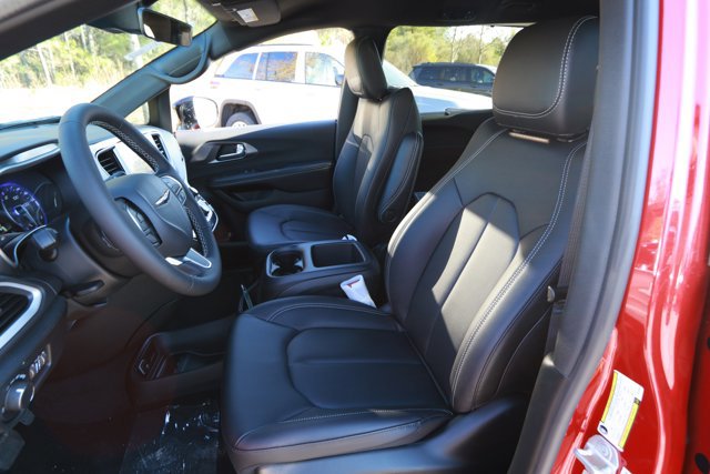 New 2026 Chrysler Voyager LX image 24