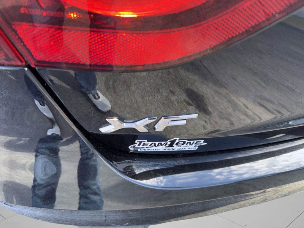 Used 2022 Jaguar XF SE image 39