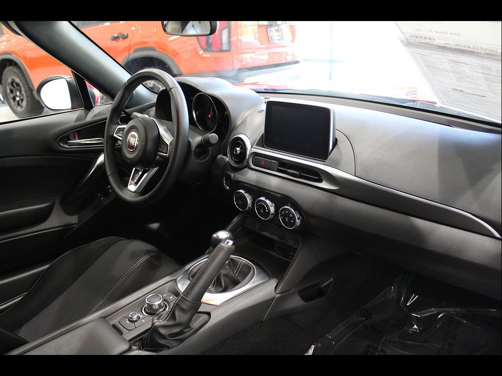 Used 2019 FIAT 124 Spider Classica w/ Technology Group RWD image 17