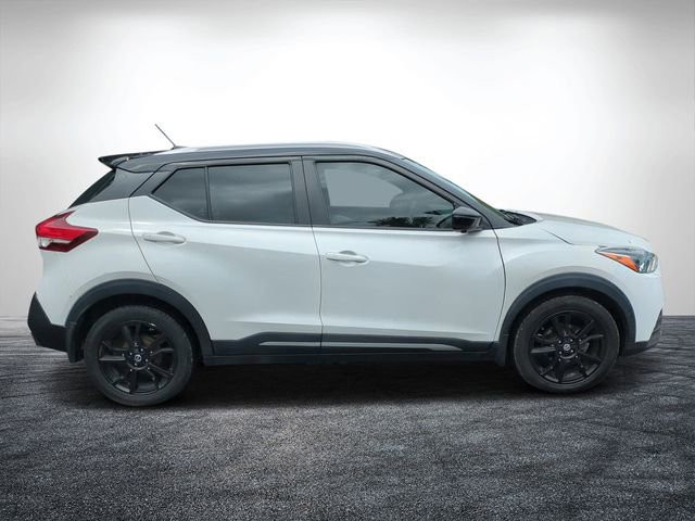 Used 2020 Nissan Kicks SR image 2