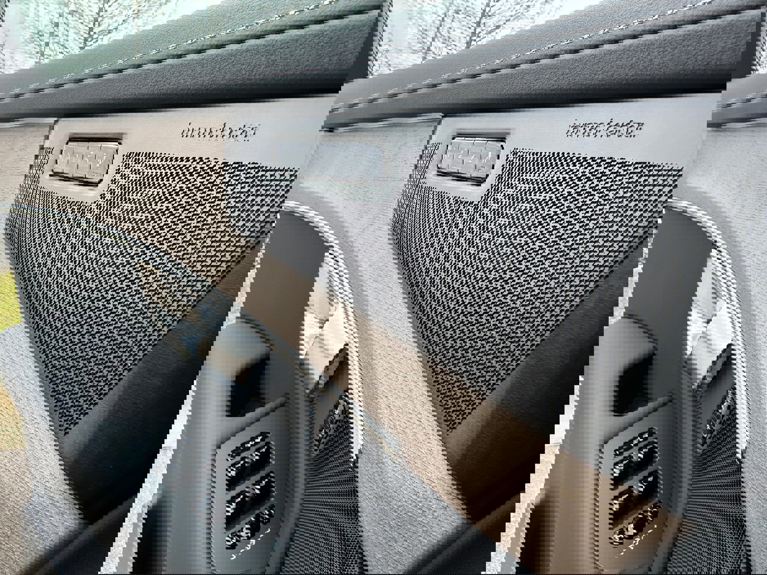 New 2025 Volvo XC90 T8 Plus w/ Protection Package Premier image 18