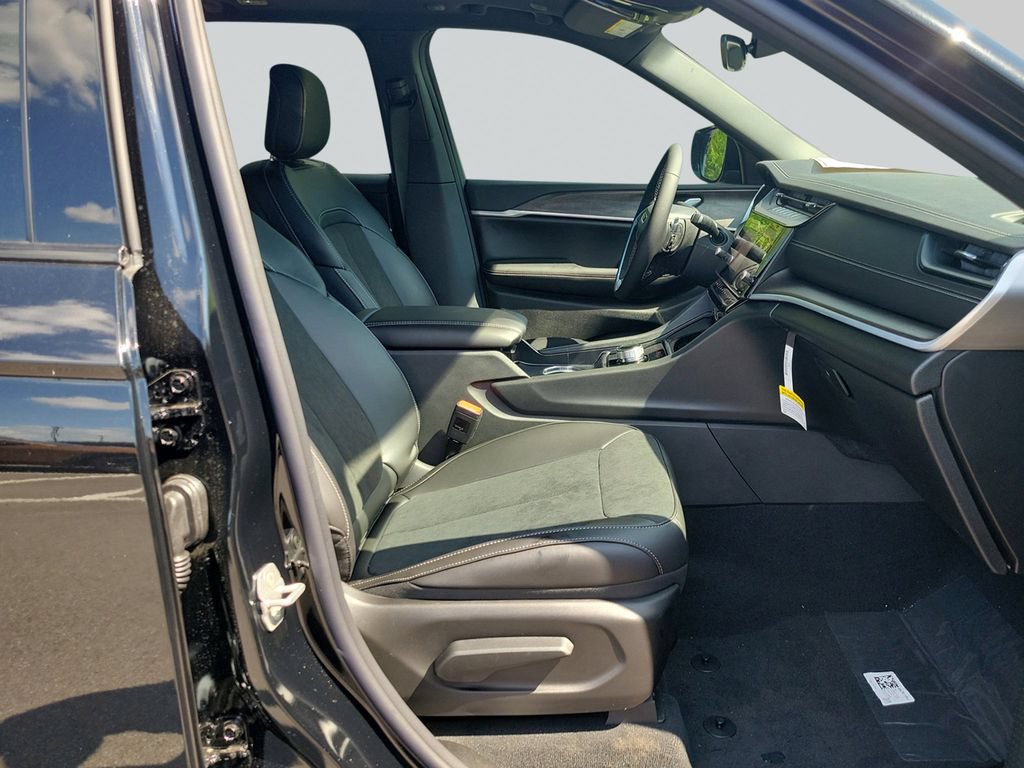 New 2026 Jeep Grand Cherokee Altitude RWD image 36