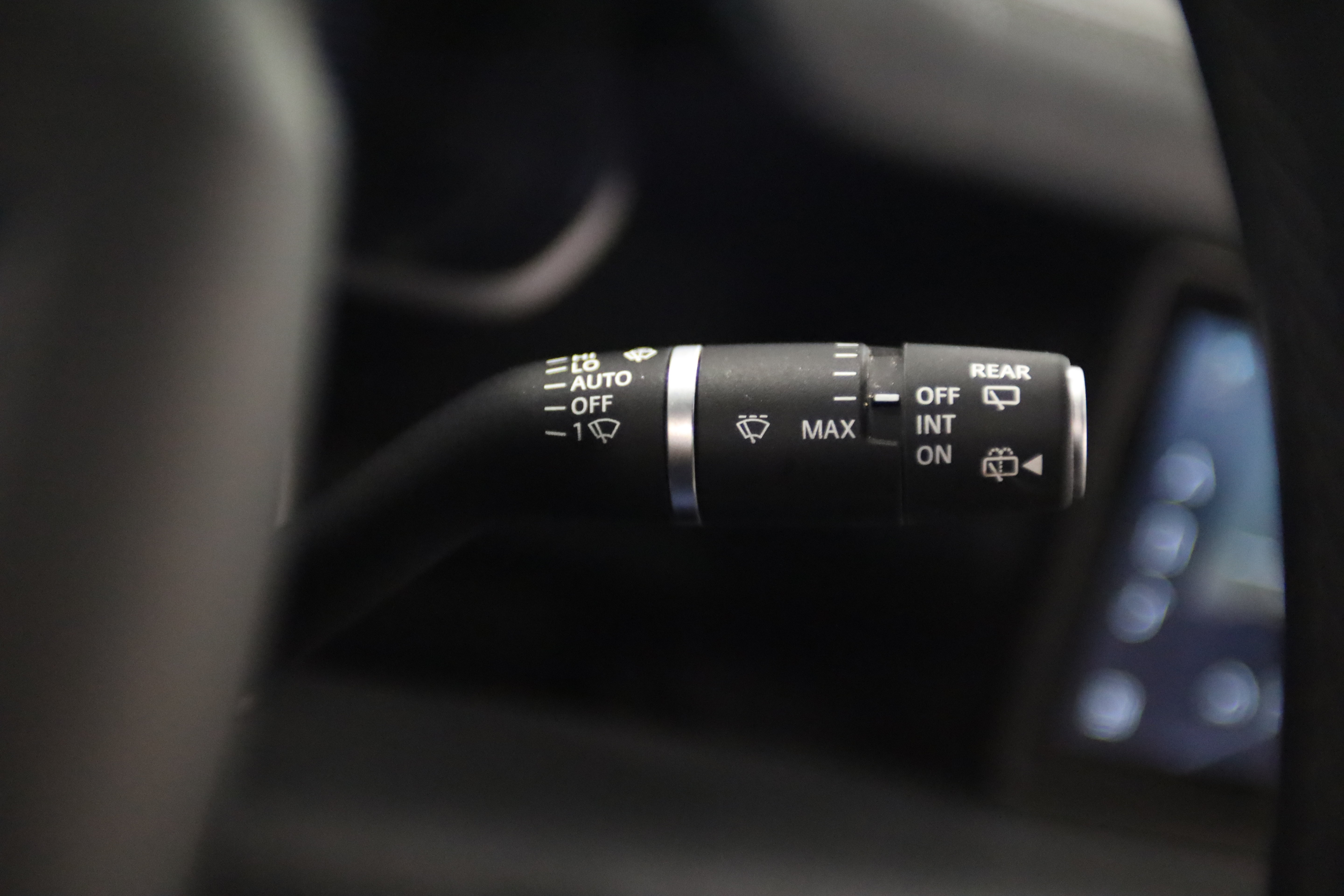 Used 2023 Land Rover Defender 110 X-Dynamic SE AWD/4WD image 23