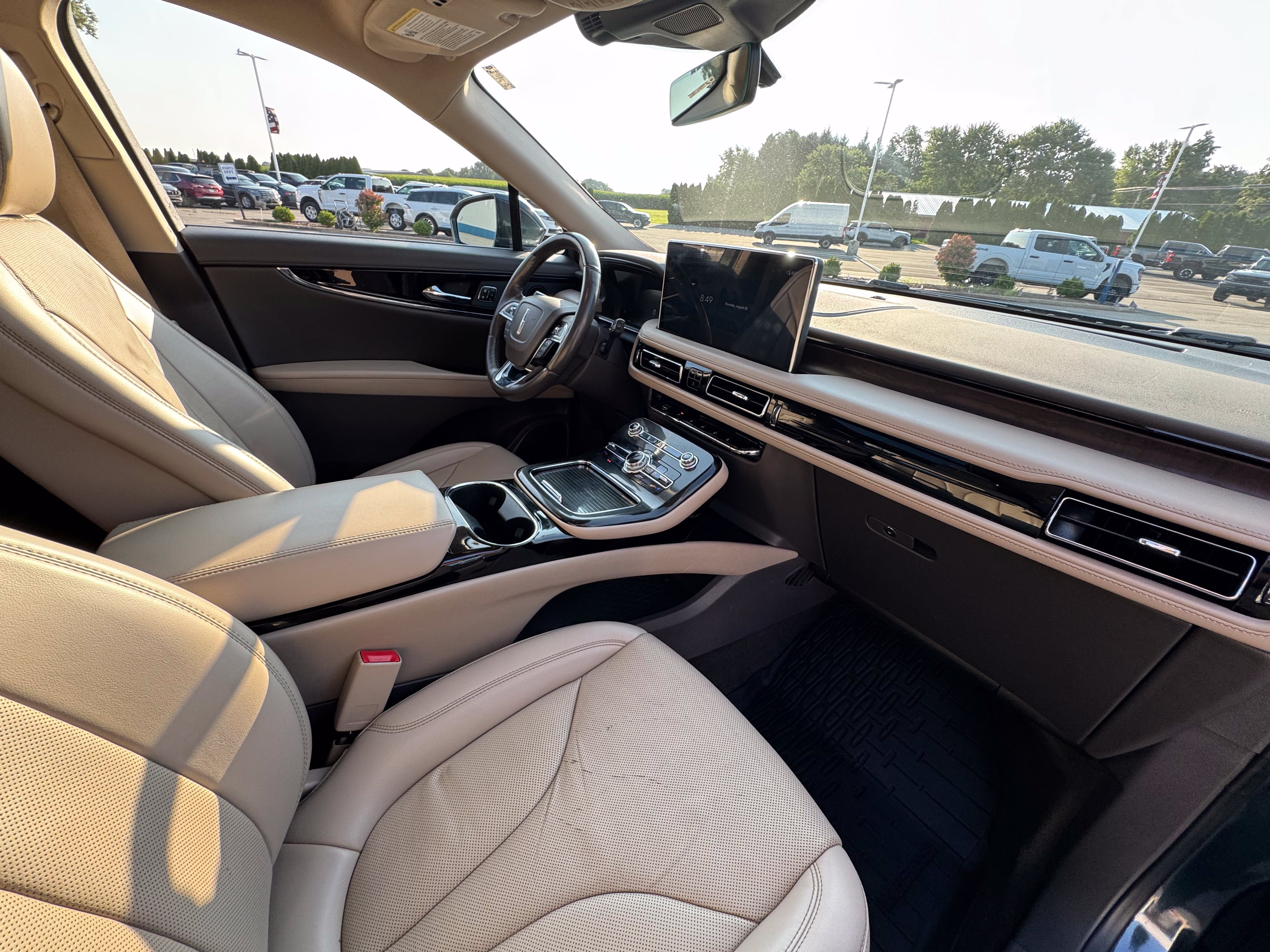 Used 2022 Lincoln Nautilus Reserve w/ Luxury Package AWD/4WD image 12
