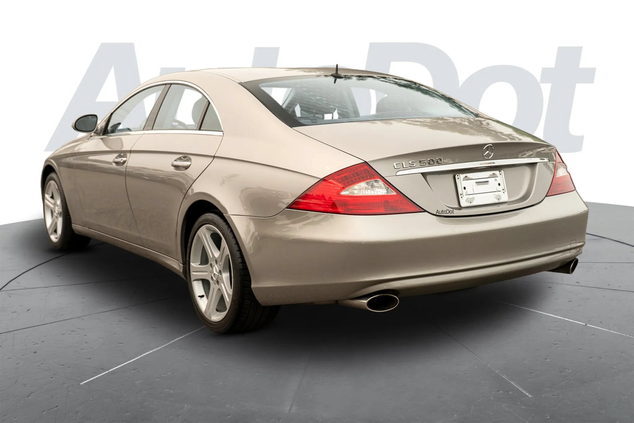 Used 2006 Mercedes-Benz CLS 500 w/ Entertainment Pkg image 2