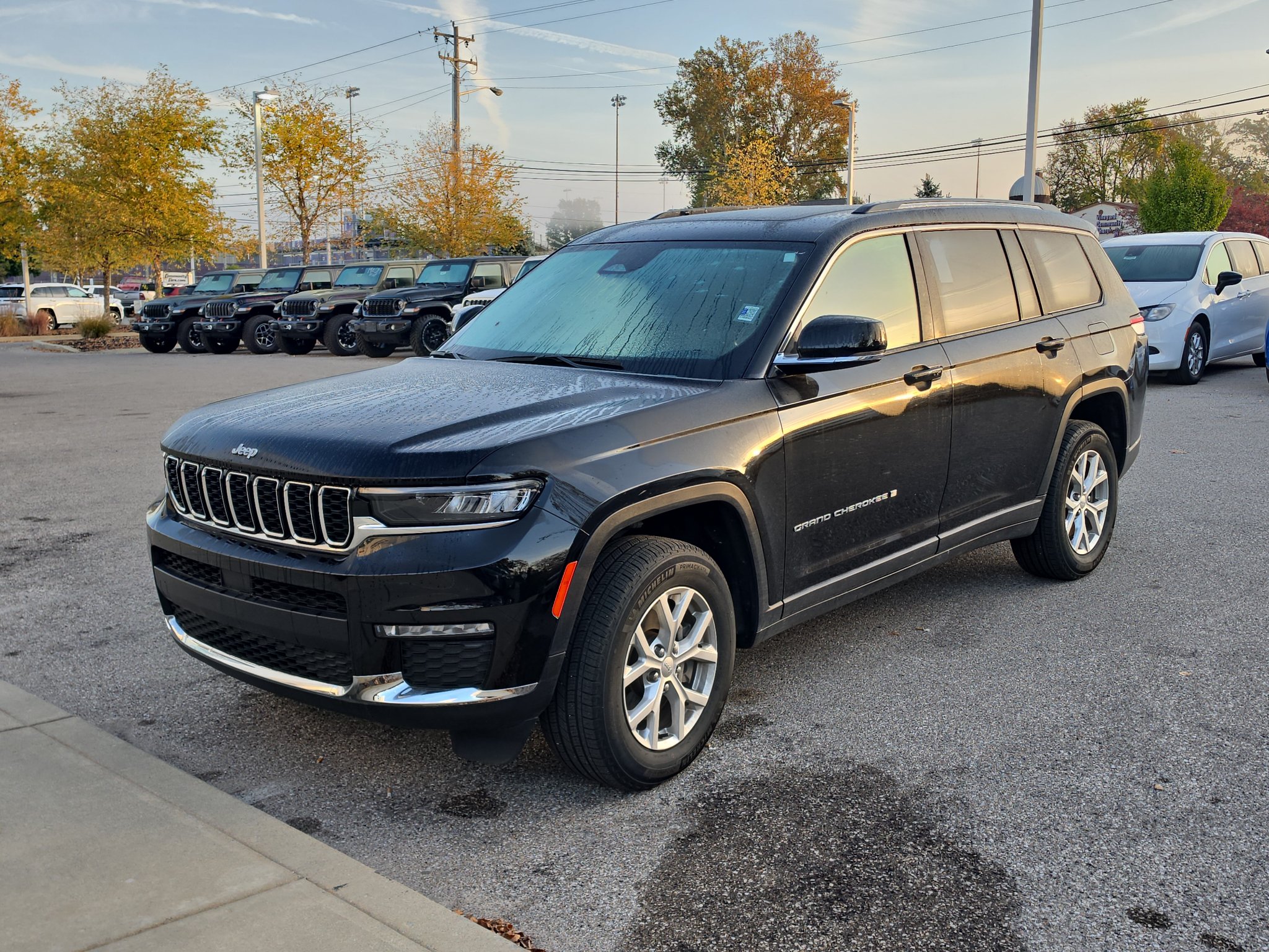Used 2023 Jeep Grand Cherokee L Limited AWD/4WD image 3
