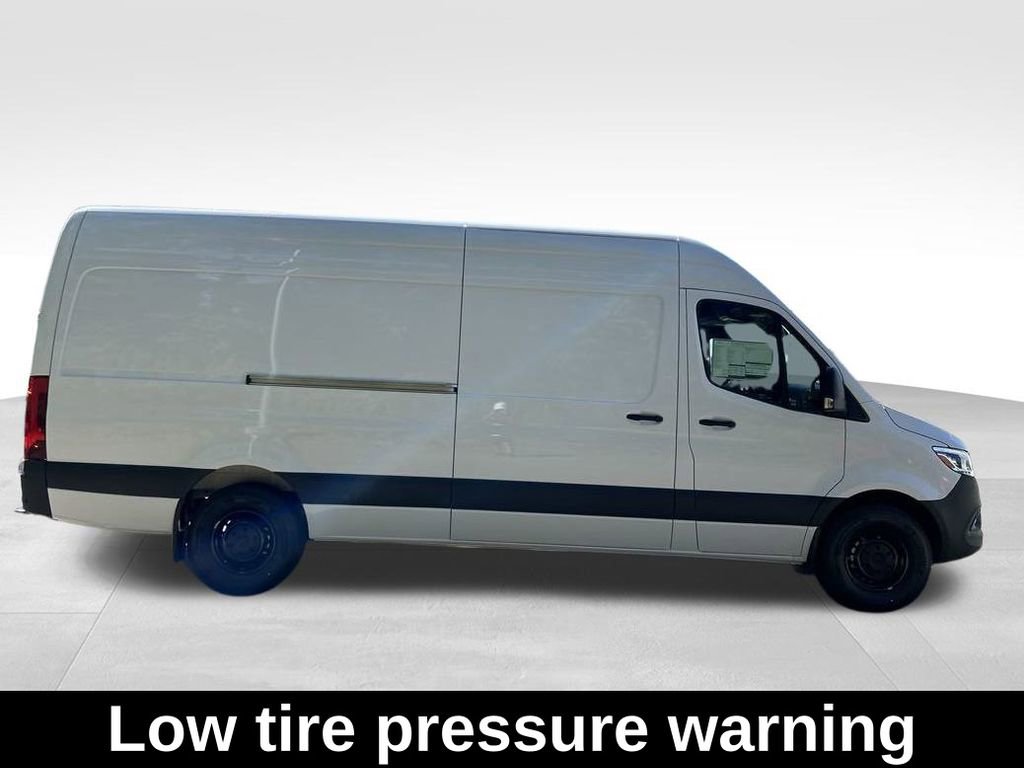 Used 2024 Mercedes-Benz Sprinter 2500 image 6
