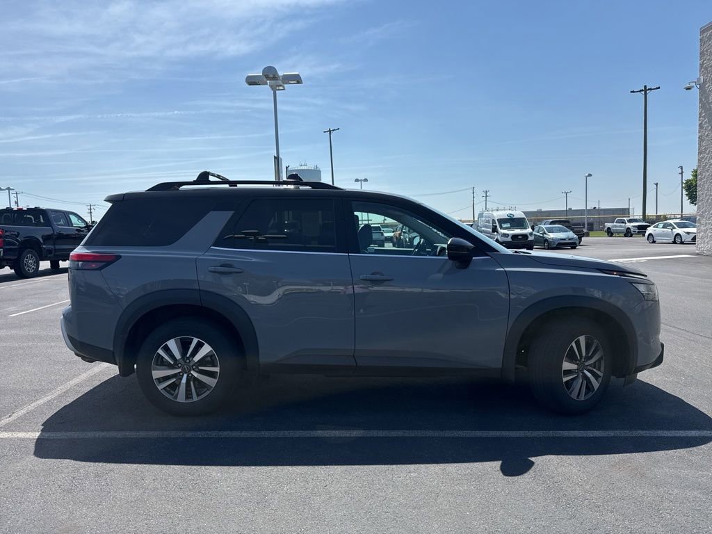 Used 2023 Nissan Pathfinder SL AWD/4WD image 6