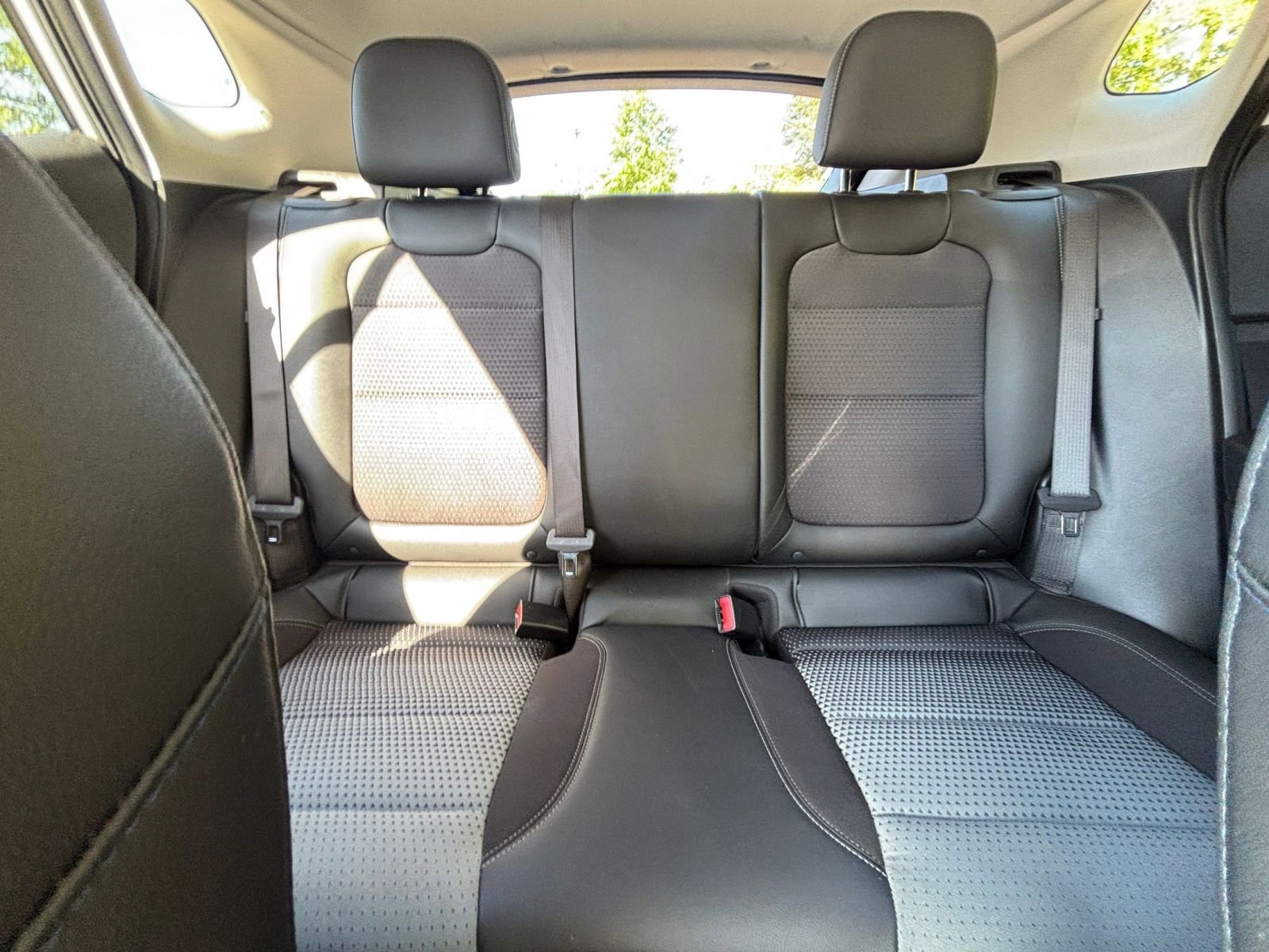 Used 2025 Chevrolet Trax LT w/ LT Convenience Package FWD image 39