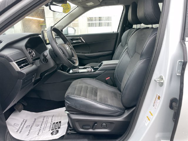 Used 2025 Mitsubishi Outlander SE AWD/4WD image 19