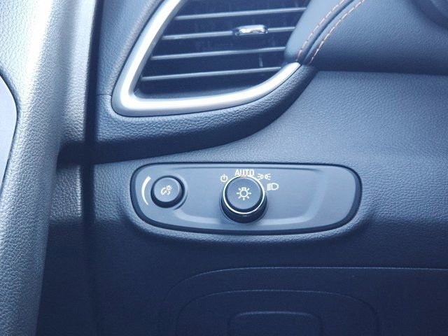 Used 2022 Chevrolet Trax LT w/ LT Convenience Package image 23