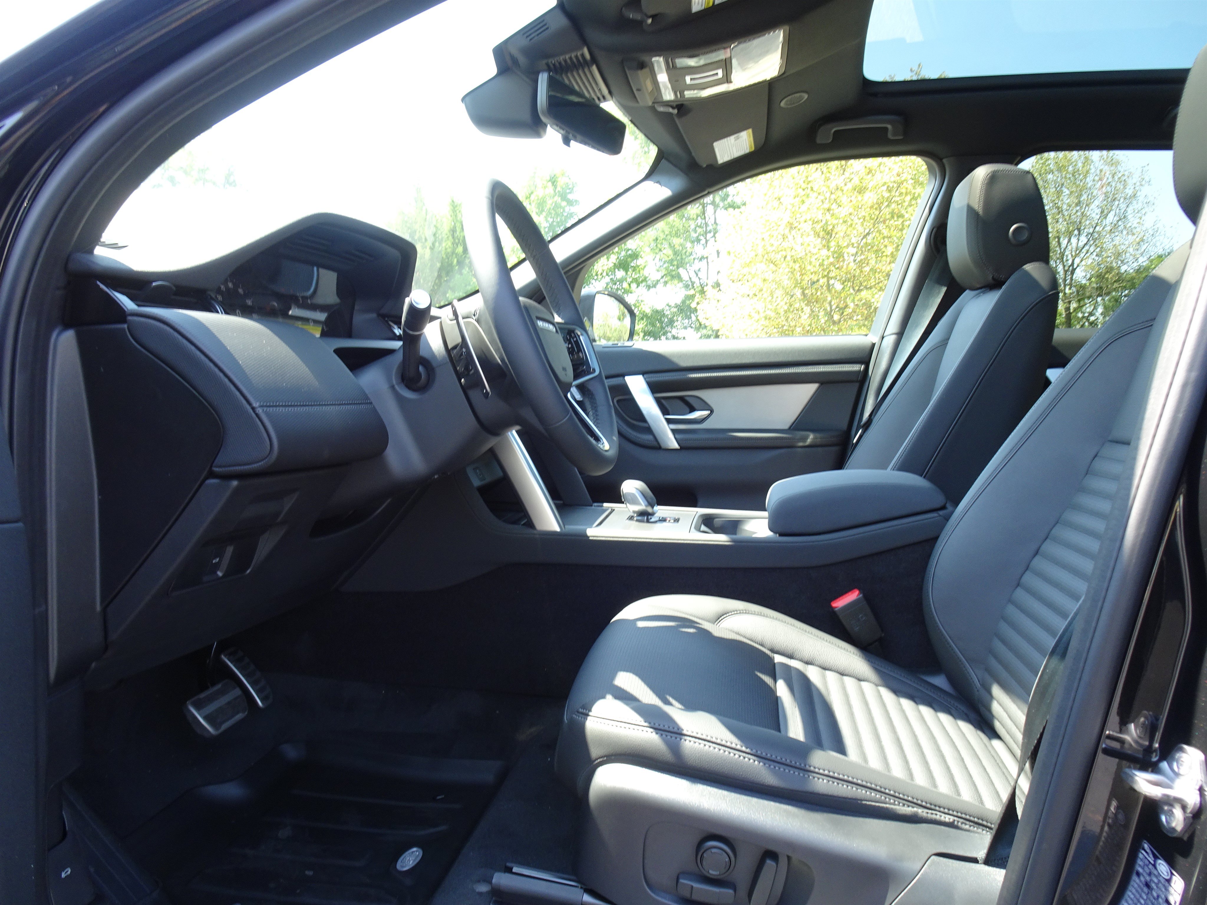 New 2026 Land Rover Discovery Sport Landmark AWD/4WD image 9