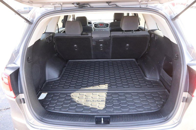 Used 2017 Kia Sorento L image 7