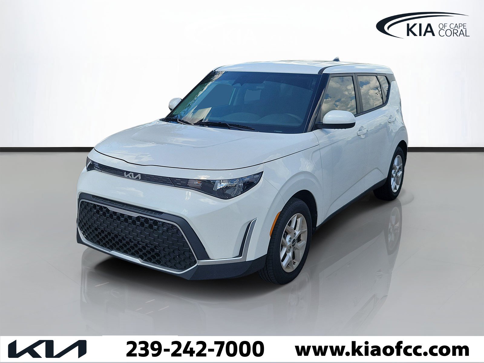 Certified 2025 Kia Soul S FWD image 3