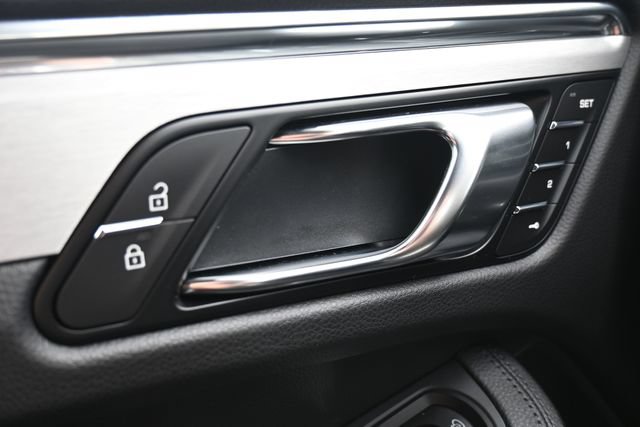 Used 2026 Porsche Macan AWD/4WD image 41
