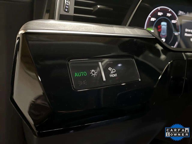Used 2023 Audi e-tron Premium Plus image 35