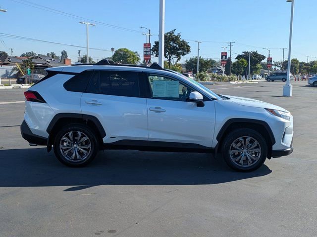 Used 2023 Toyota RAV4 XLE Premium image 4