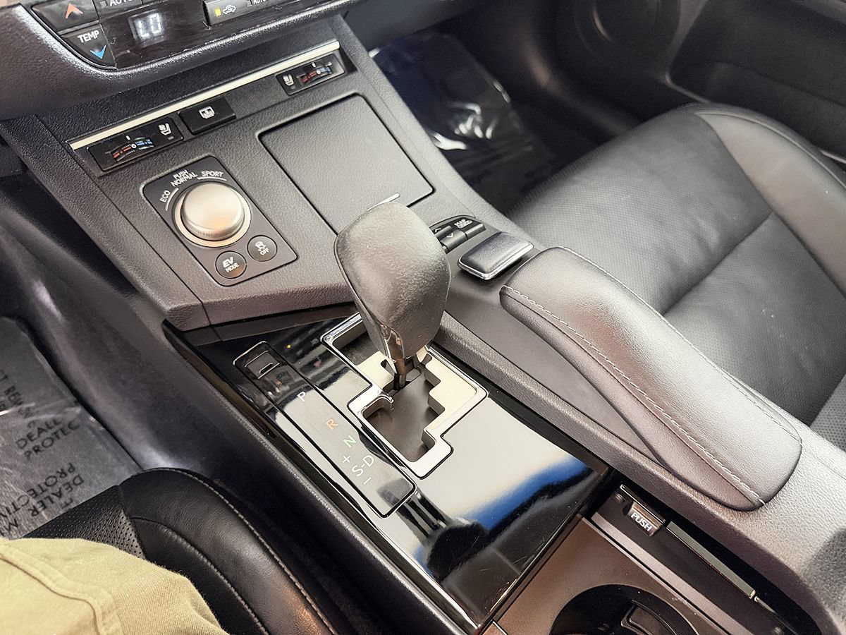Used 2014 Lexus ES 300h w/ Luxury Package w/Bamboo Trim FWD image 59