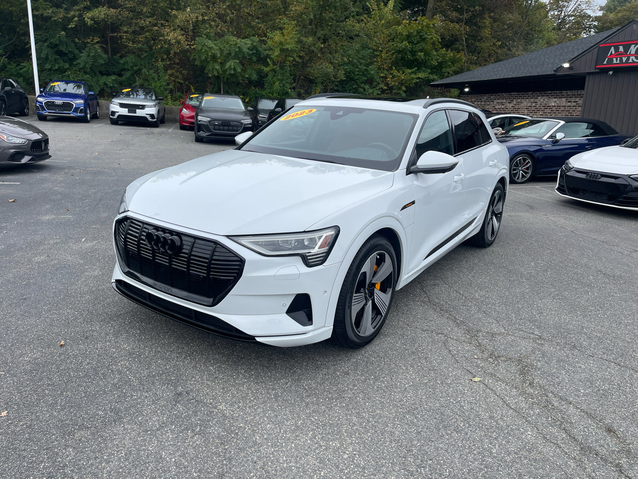 Used 2023 Audi e-tron Premium Plus w/ Premium Plus Package image 4
