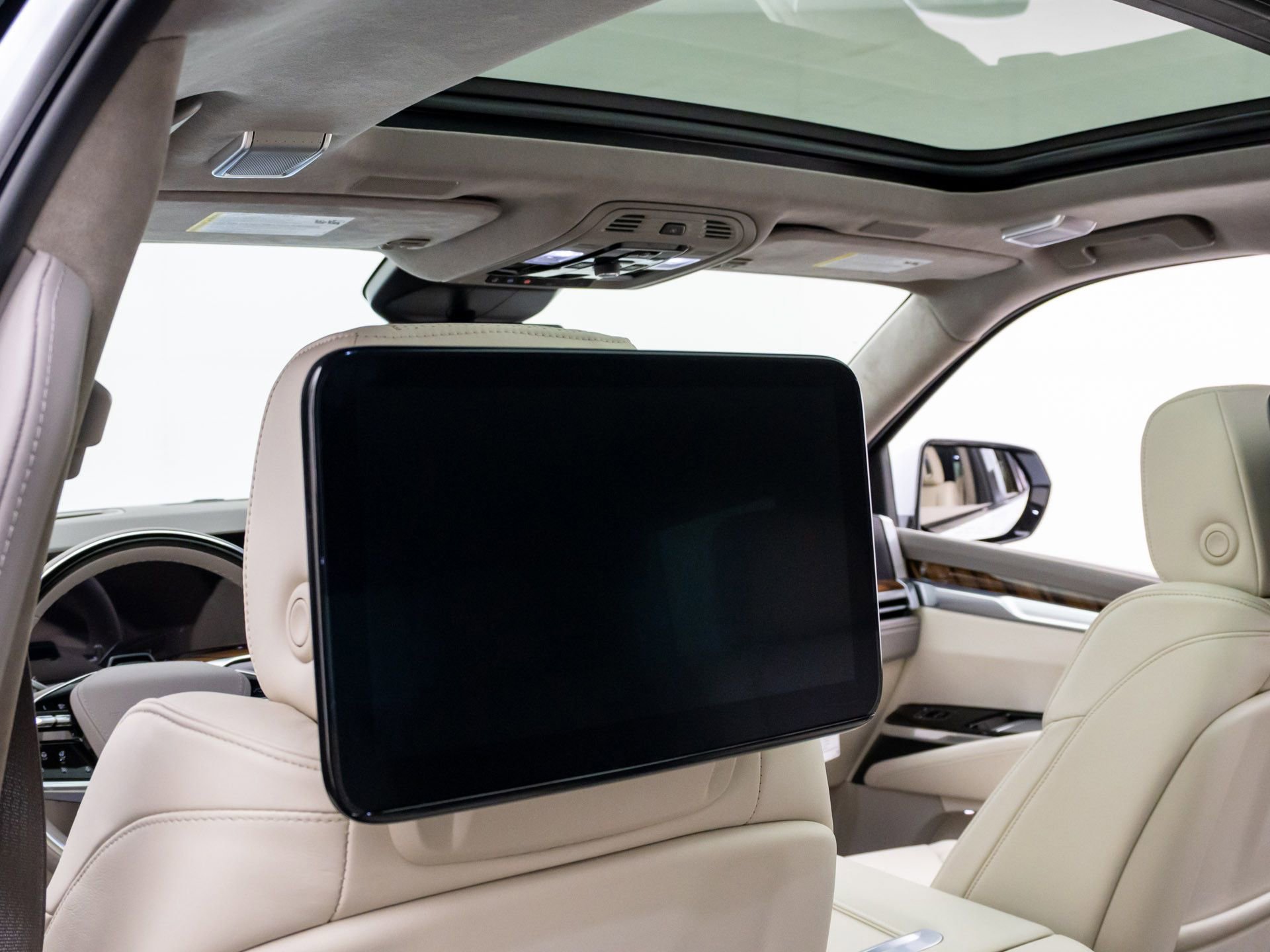 New 2026 Cadillac Escalade Platinum Sport w/ LPO, ONYX Package image 18