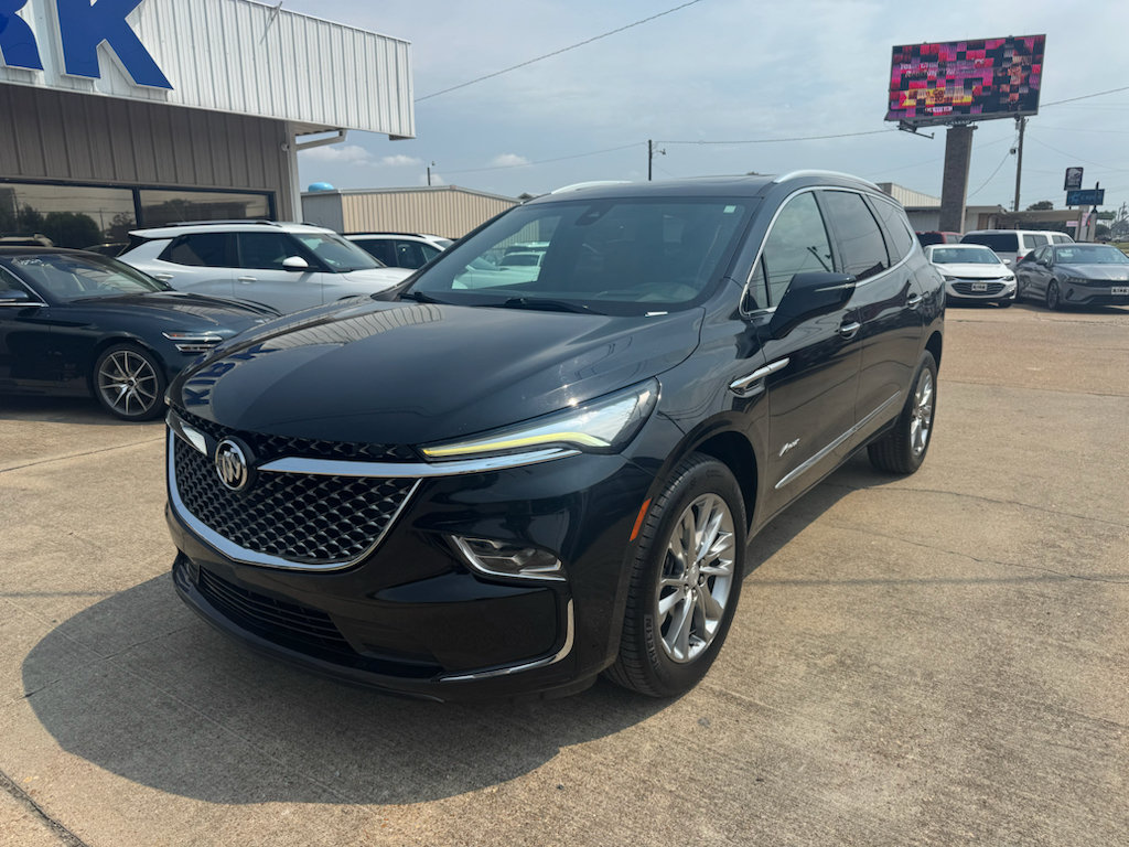 Used 2022 Buick Enclave Avenir w/ Avenir Technology Package FWD image 1