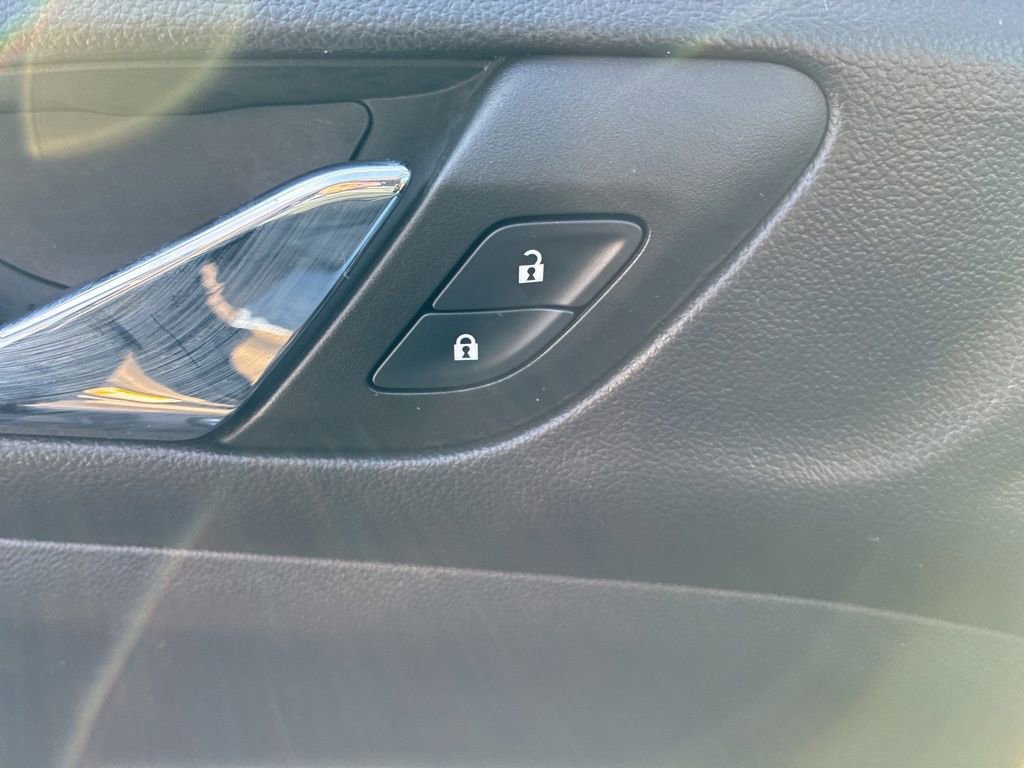 Used 2023 GMC Acadia SLE w/ Driver Convenience Package image 23