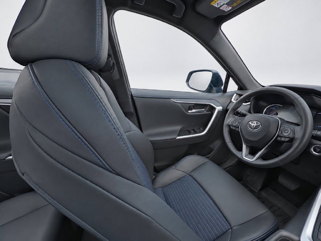 Used 2024 Toyota RAV4 XSE AWD/4WD image 15