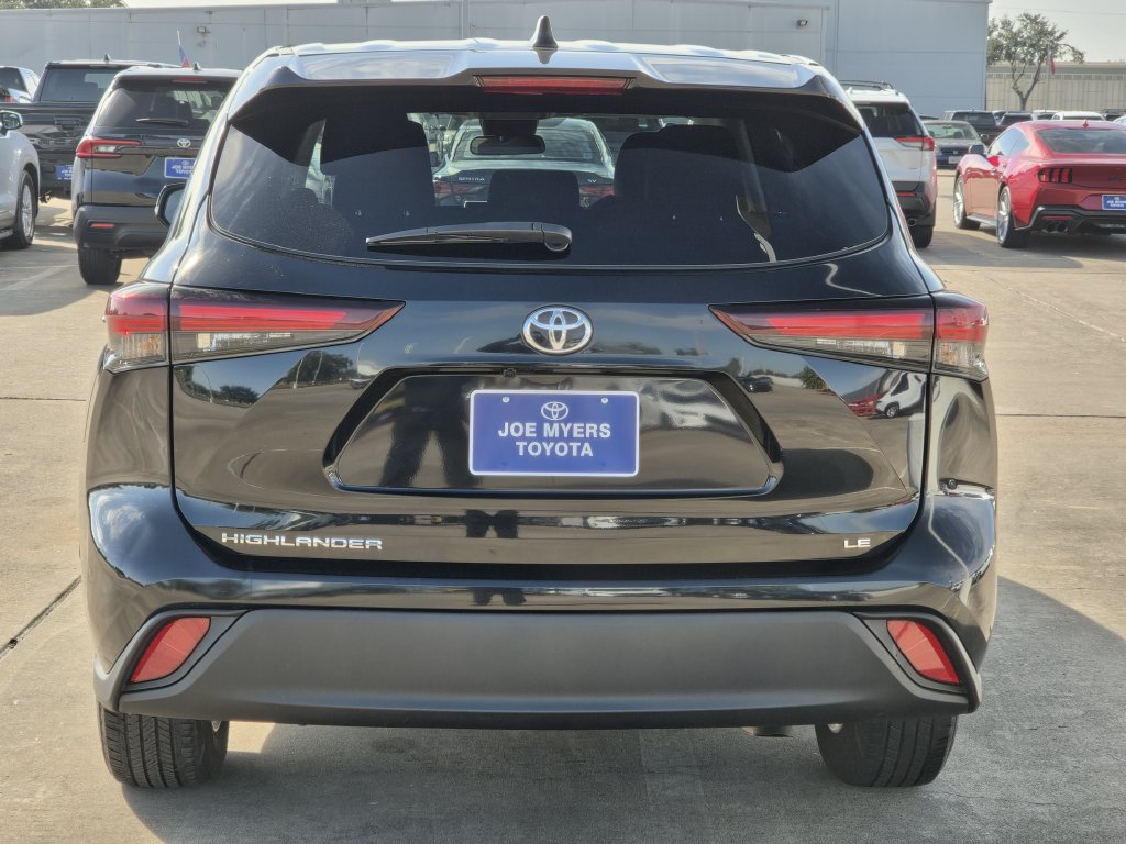 Used 2021 Nissan Kicks SR w/ Exterior Package FWD image 8