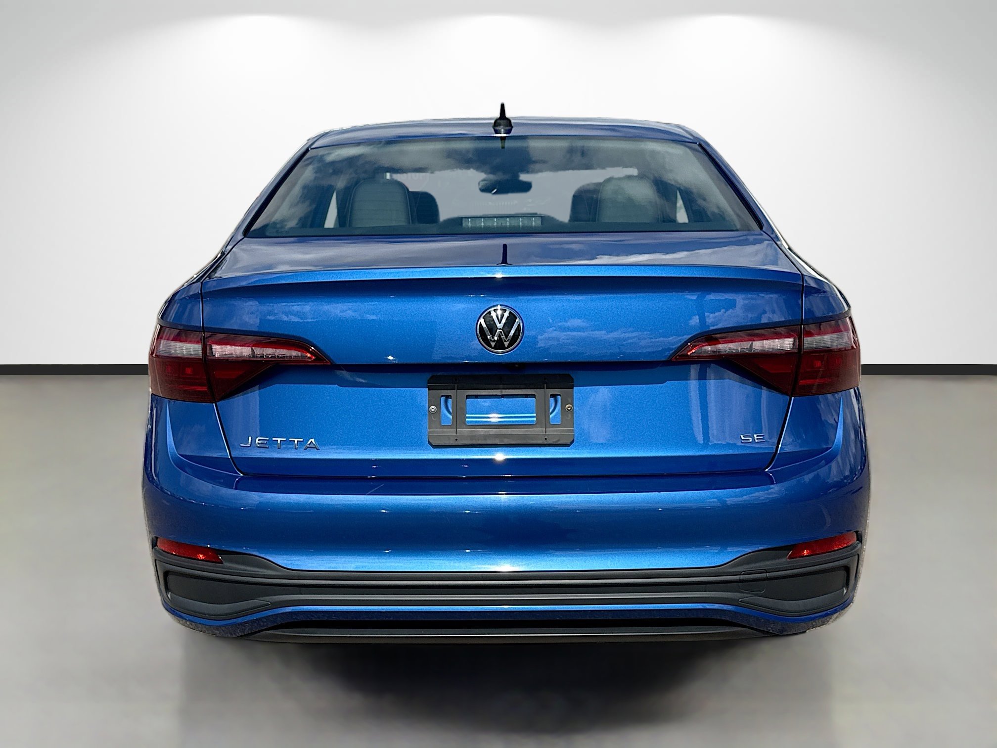 Used 2024 Volkswagen Jetta SE image 4