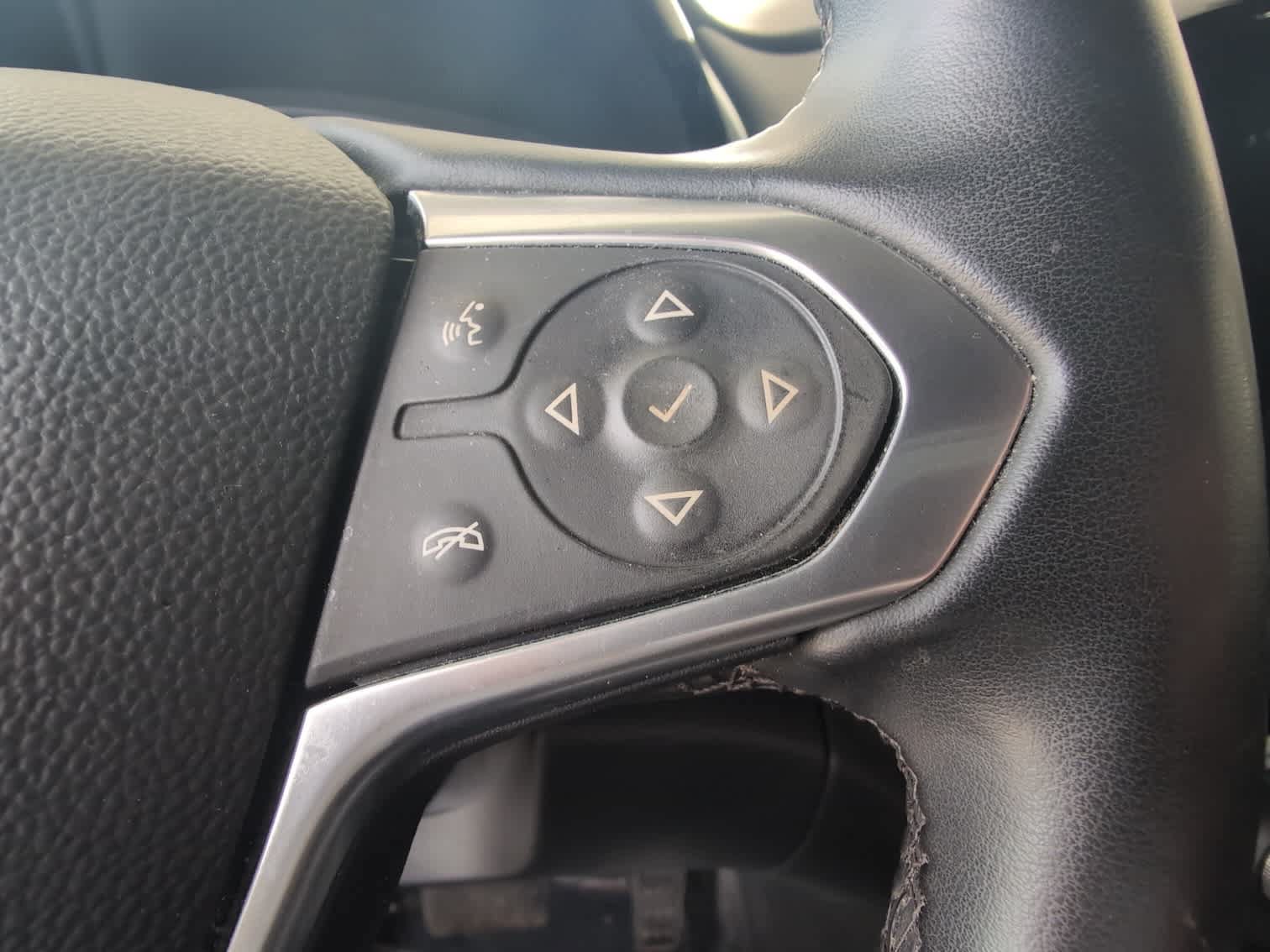Used 2023 Chevrolet Traverse LT FWD image 33