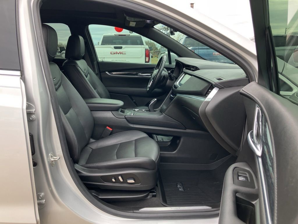 Used 2020 Cadillac XT5 Premium Luxury w/ LPO, Floor Liner Package image 11