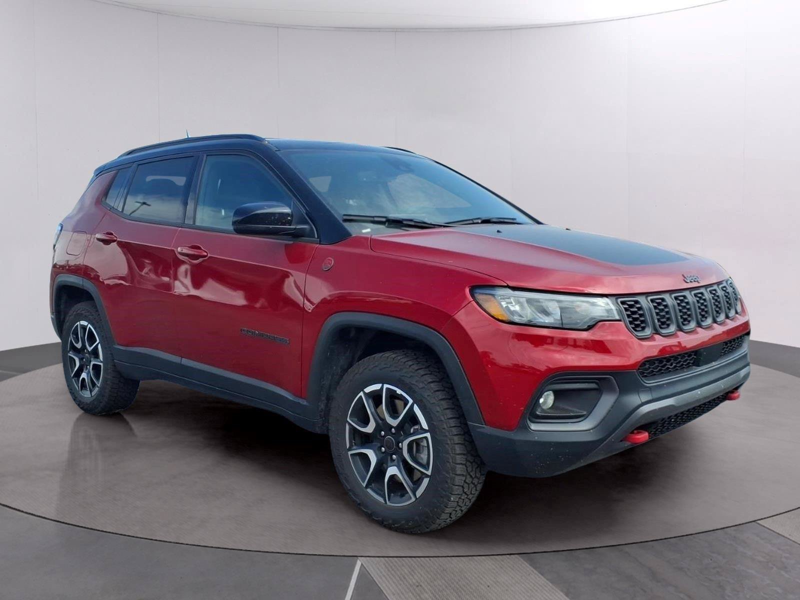 Used 2025 Jeep Compass Trailhawk AWD/4WD image 7