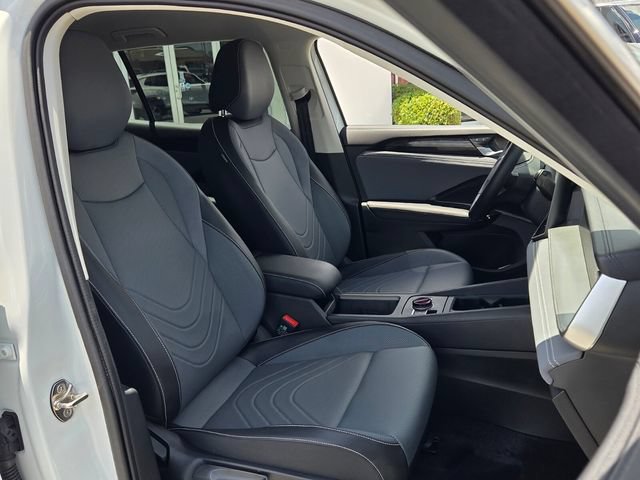 Certified 2025 Volkswagen Tiguan SE FWD image 17