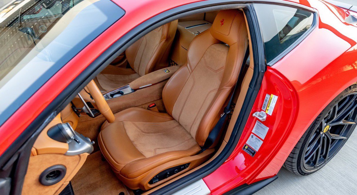 Used 2015 Ferrari F12 Berlinetta image 13