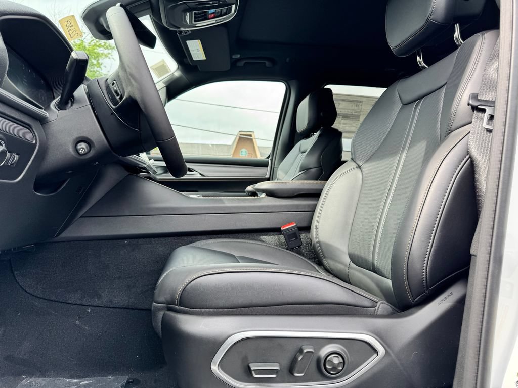 New 2026 Jeep Grand Wagoneer 4WD image 20