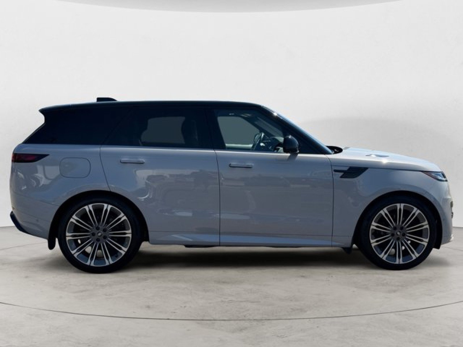 Certified 2025 Land Rover Range Rover Sport Dynamic SE AWD/4WD image 3