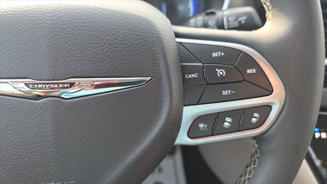 Certified 2024 Chrysler Pacifica Touring-L FWD image 32