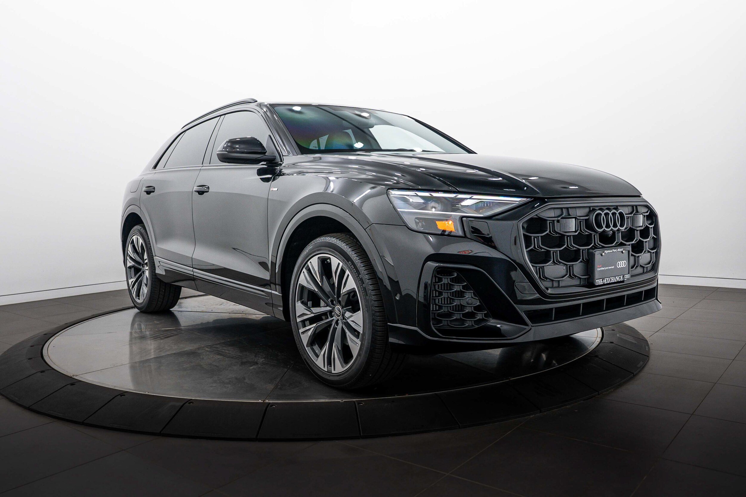 Certified 2025 Audi Q8 Premium Plus w/ Premium Plus Package AWD/4WD image 2