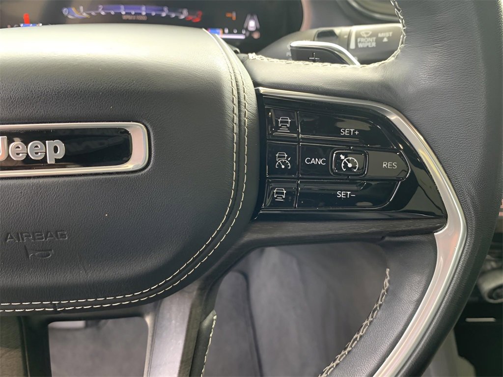 Used 2022 Jeep Grand Cherokee Overland w/ Luxury Tech Group IV image 37