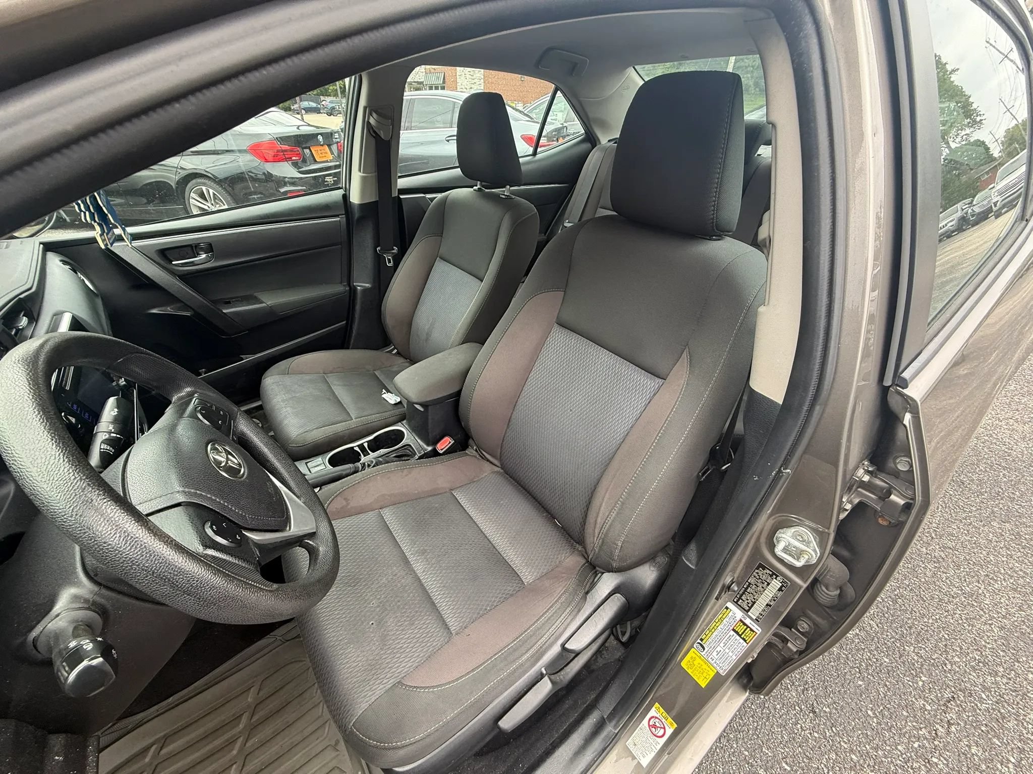 Used 2017 Toyota Corolla LE w/ Carpet Mat Package (TMS) FWD image 9