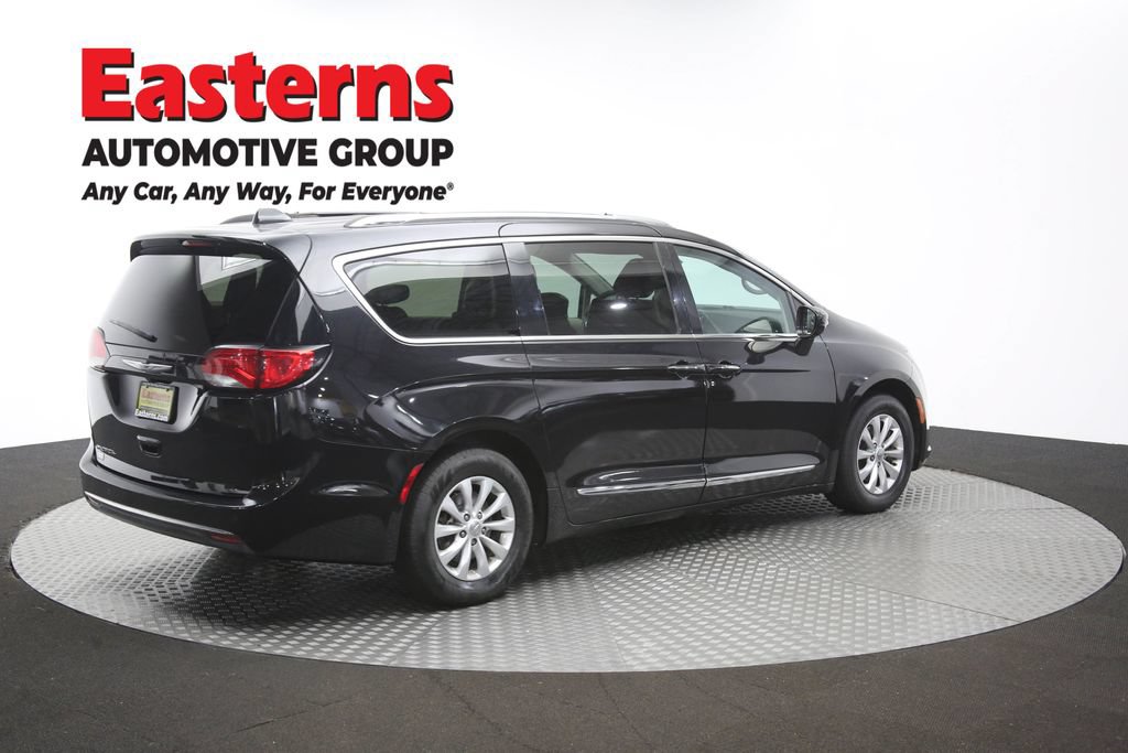 Used 2019 Chrysler Pacifica Touring-L FWD image 40