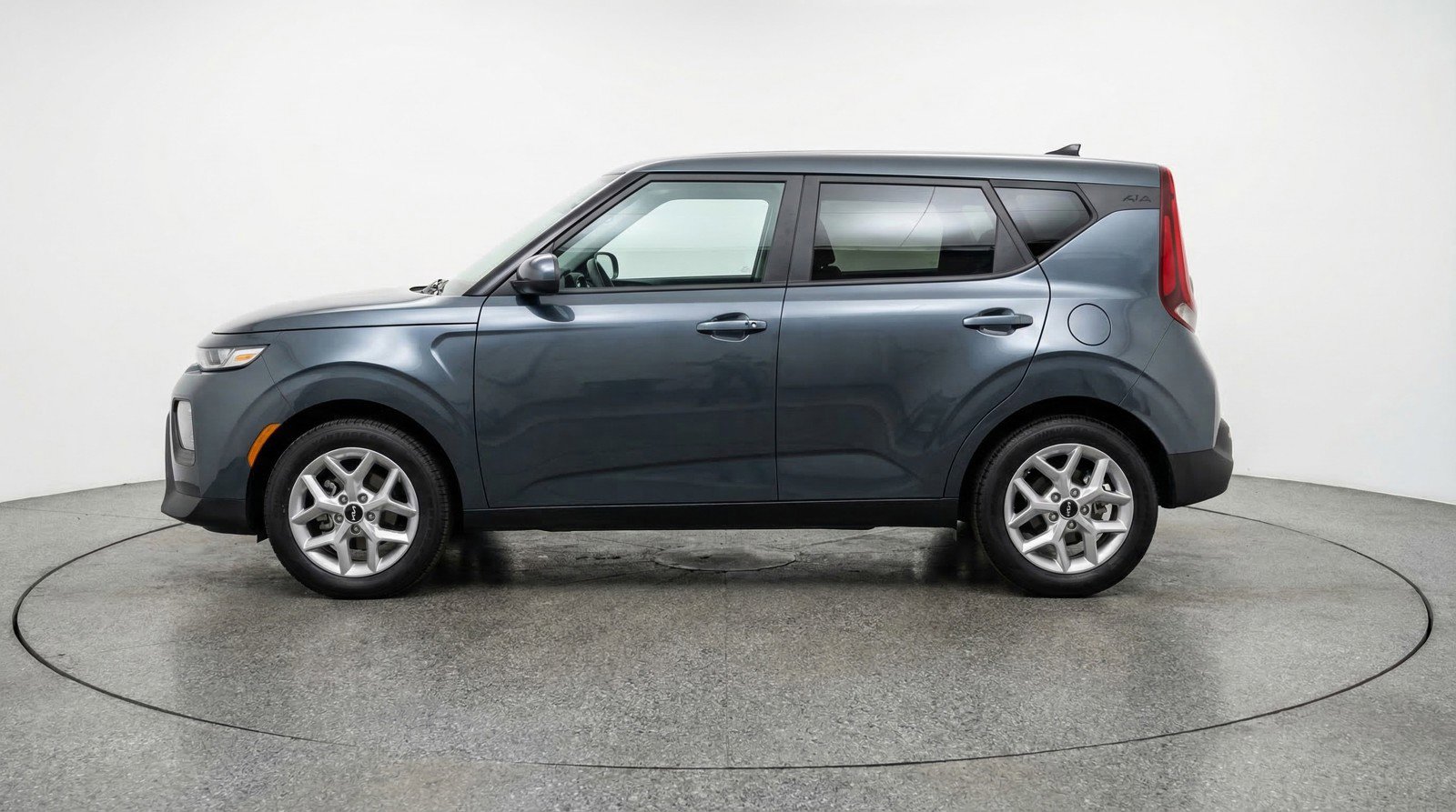 Used 2025 Kia Soul LX w/ LX Technology Package image 3