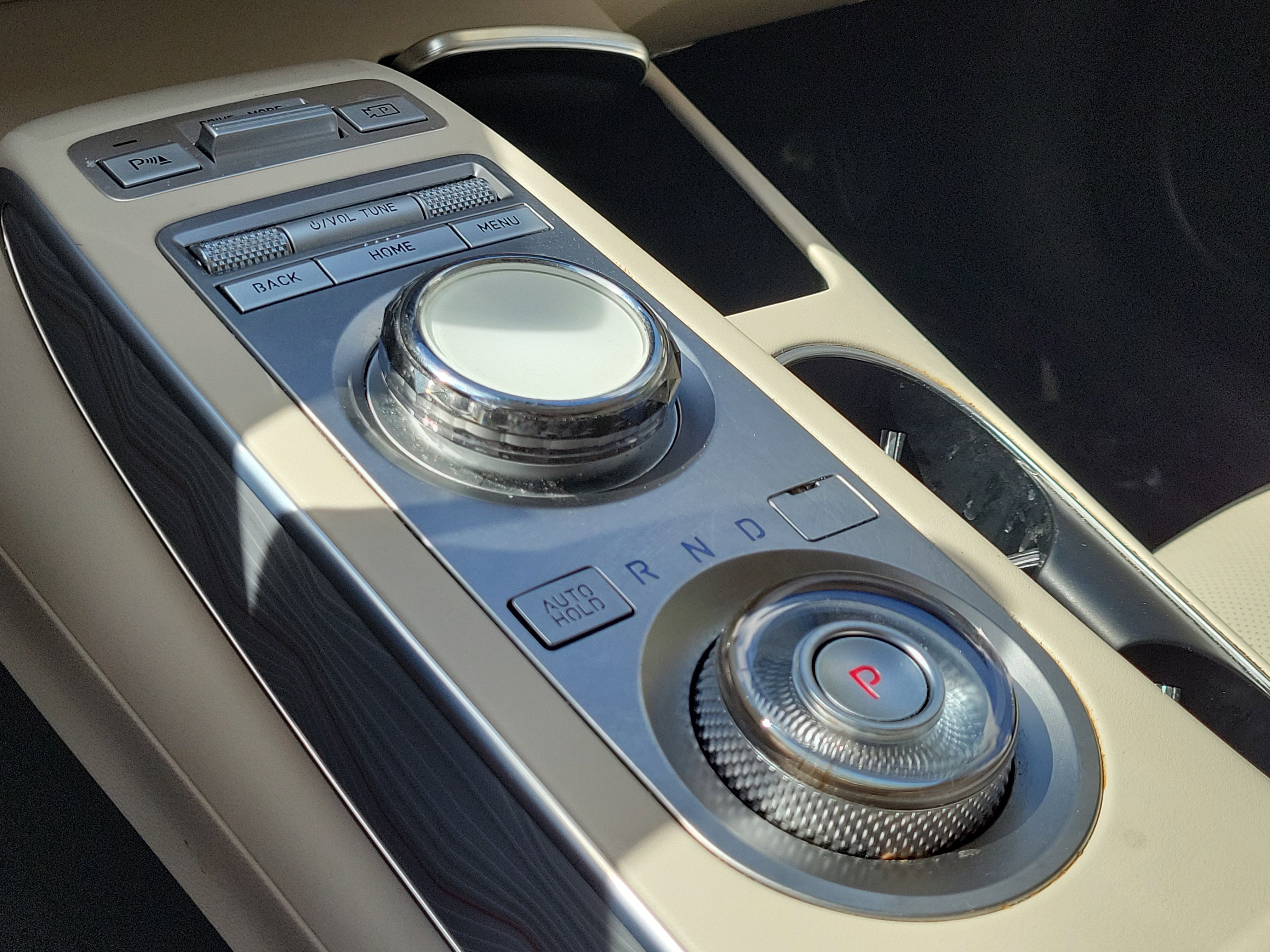 Used 2023 Genesis GV70 2.5T w/ Advanced Package image 28