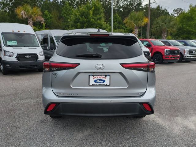 Used 2022 Toyota Highlander LE FWD image 5