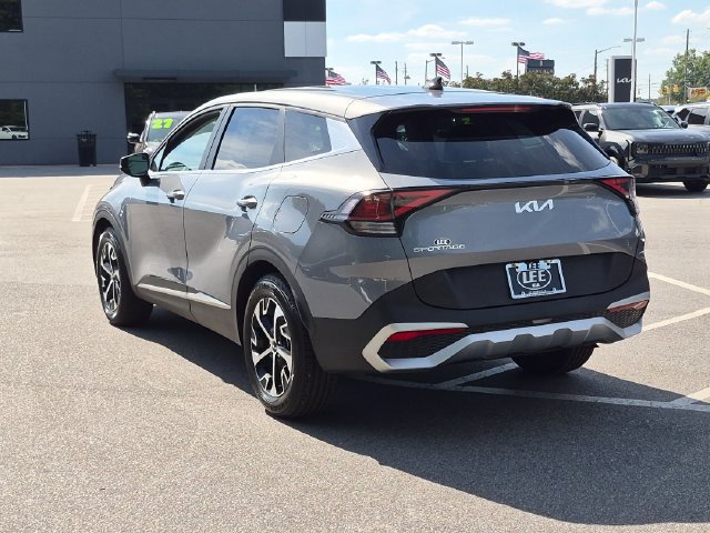 Used 2025 Kia Sportage EX FWD image 5