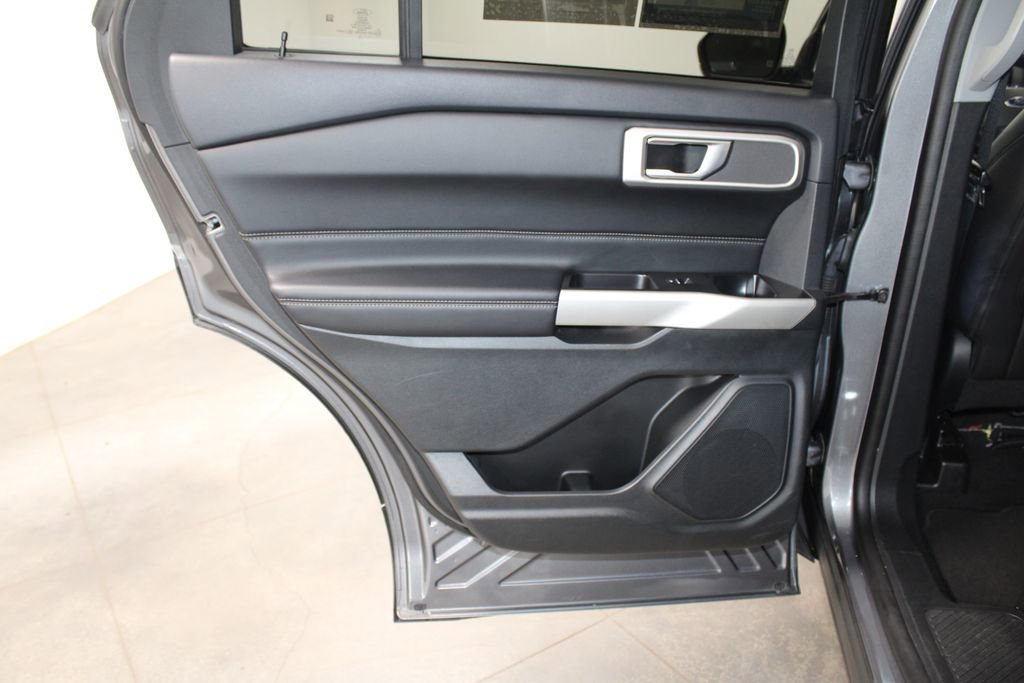 Used 2022 Ford Explorer XLT w/ Equipment Group 202A image 29