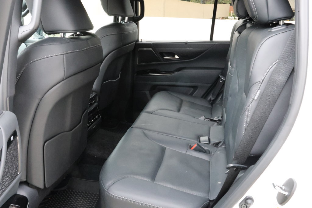 Used 2026 Lexus LX 700h Luxury AWD/4WD image 30