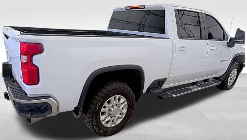 Used 2024 Chevrolet Silverado 2500 LT AWD/4WD image 3