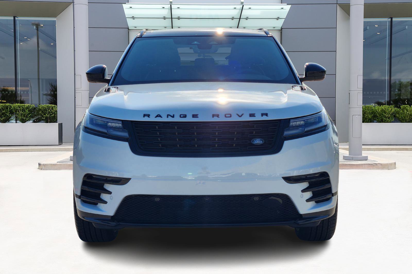 New 2026 Land Rover Range Rover Velar Dynamic SE image 2